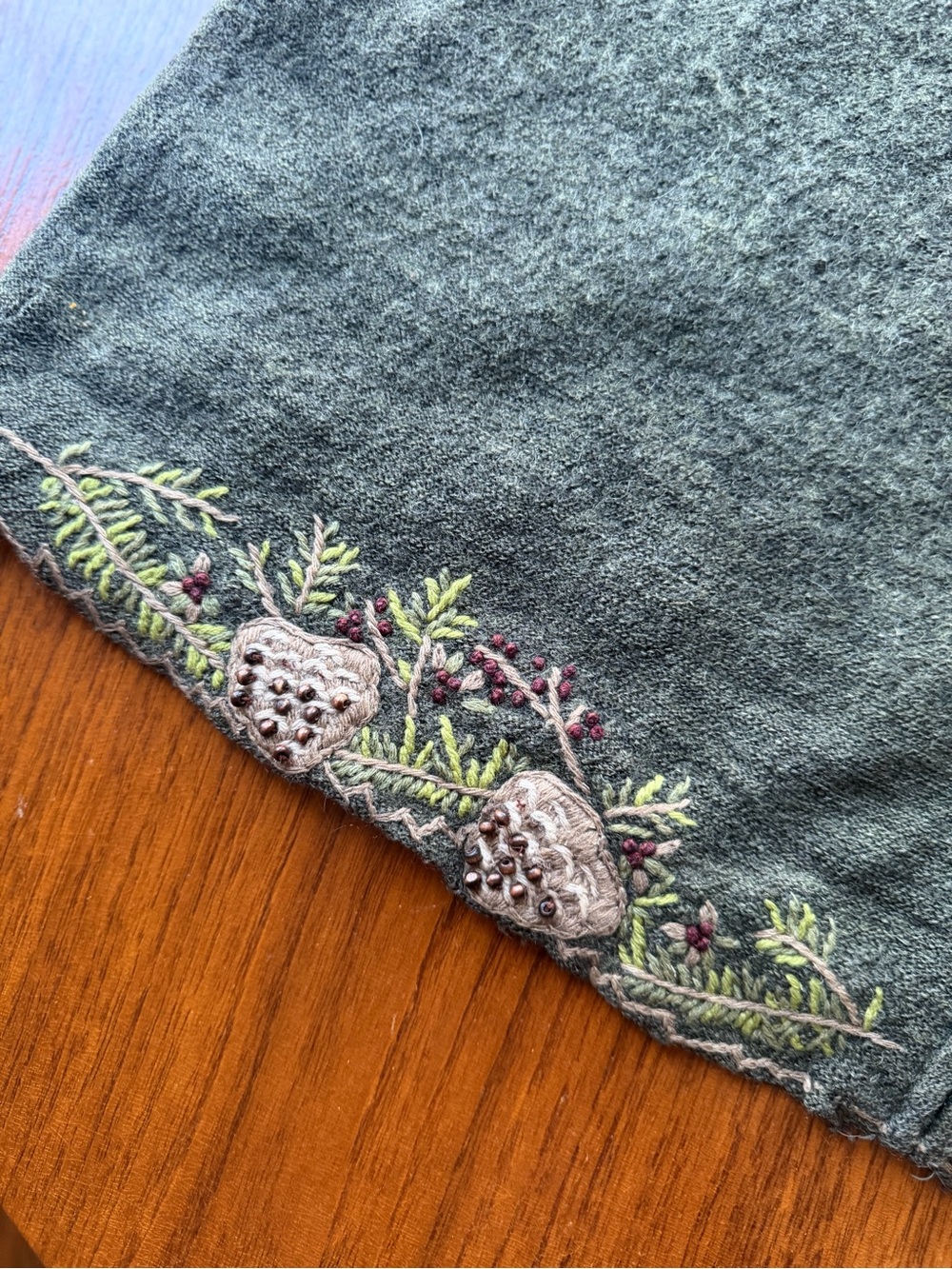 Woolrich Sweater Vest – Embroidered Pinecone & Berry Detail – Women's M